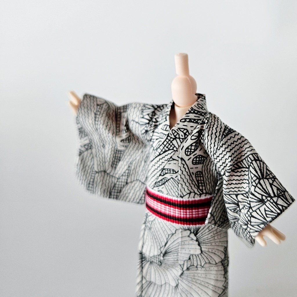 ねんどーる着用可👘モダン浴衣・第一弾🐠『白黒珊瑚×縞帯』