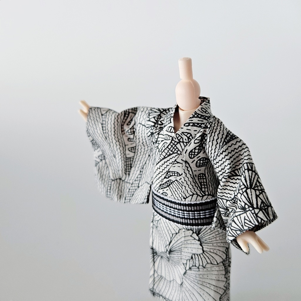 ねんどーる着用可👘モダン浴衣・第一弾🐠『白黒珊瑚×縞帯』