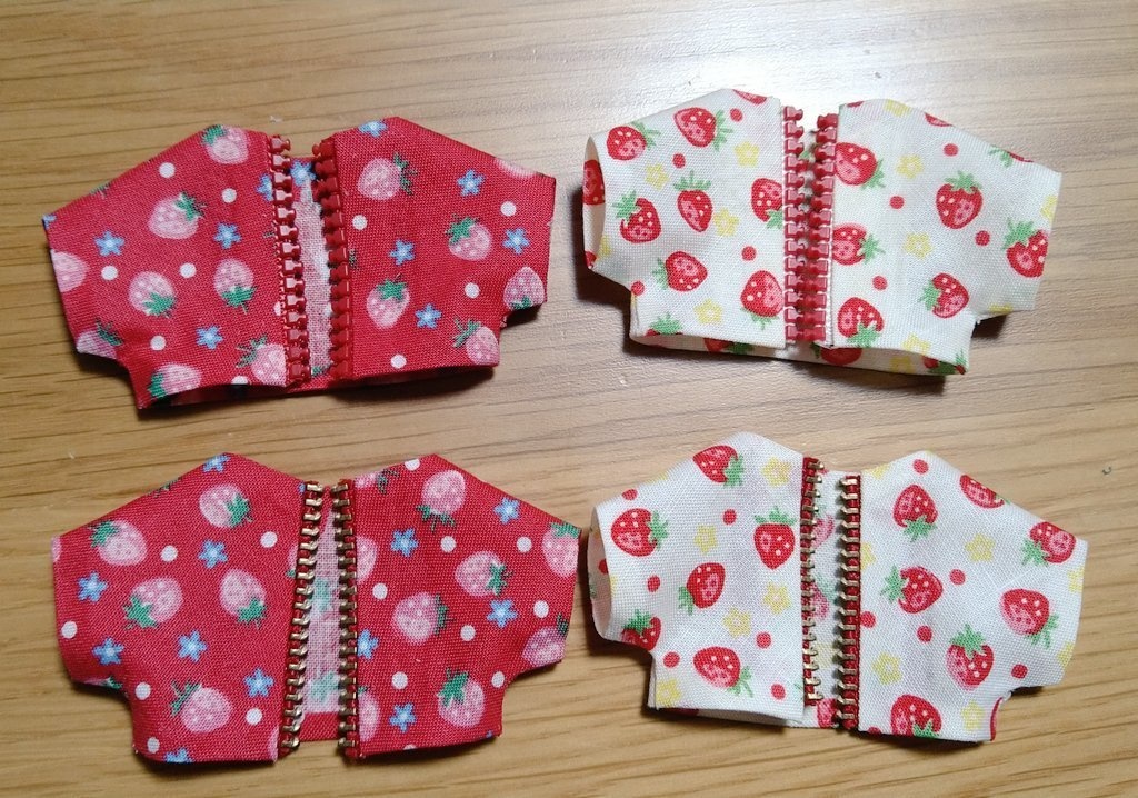 10cmぬい服 いちご柄ジャケット