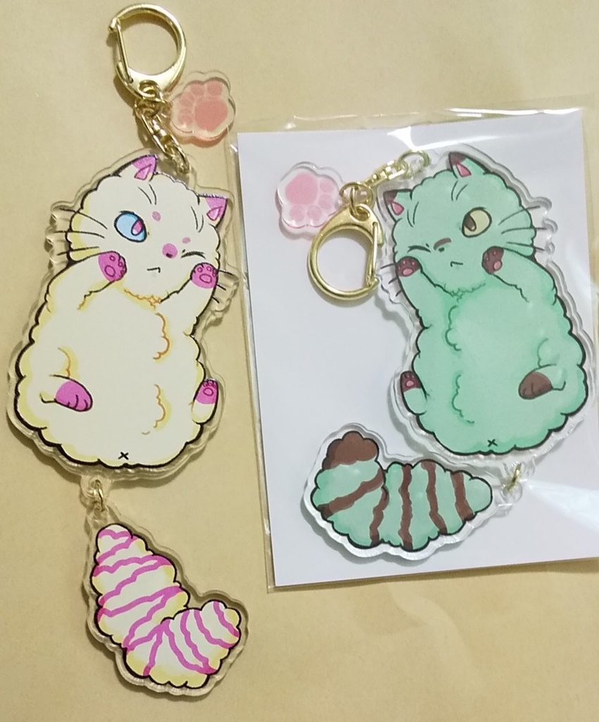 (自宅発送)わたわたねこアクキー(しっぽチャーム)