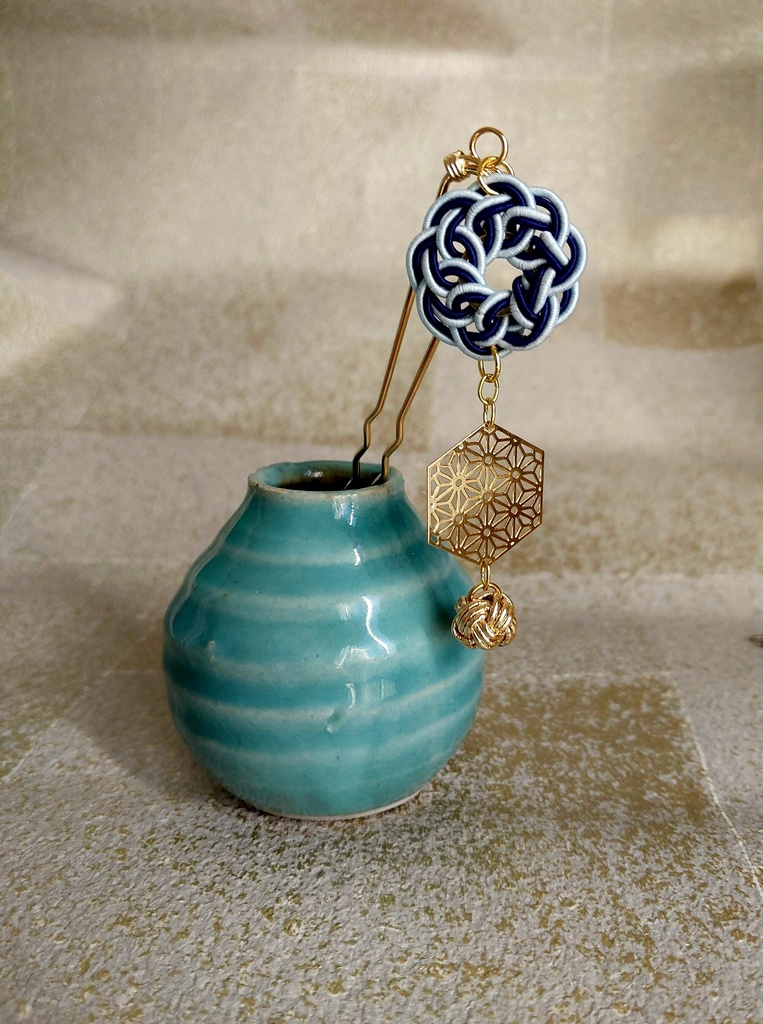 和のワンポイントでファッションを彩る「水引のかんざし」」