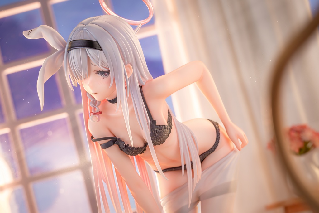 プラナ 白タイツ