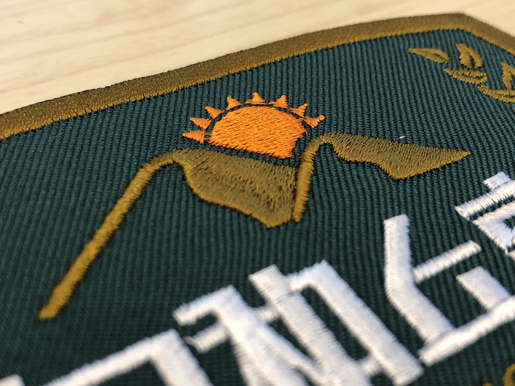 【 東雲めぐ 】日和丘高校校章ワッペン(10cmサイズ)