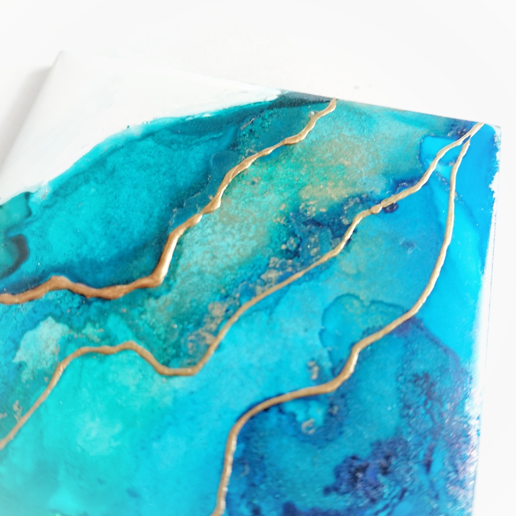 波間のエメラルド