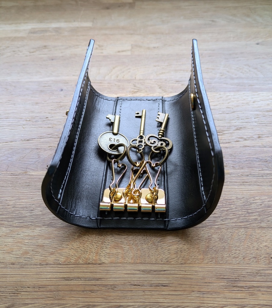 革のキーケース