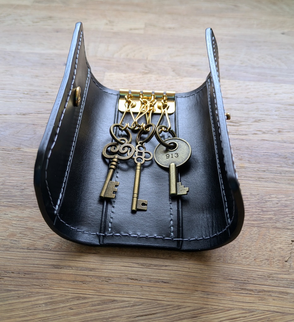 革のキーケース