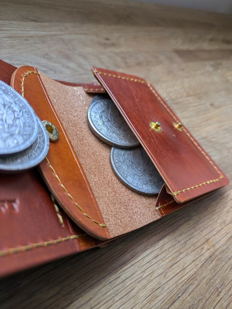 革のハーフウォレット(ブラウン)