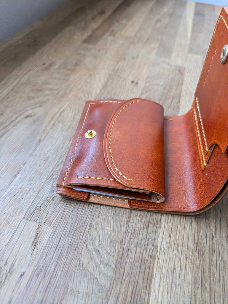 革のハーフウォレット(ブラウン)