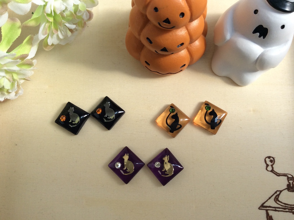 ハロウィンタイルのねこちゃんノンホールピアス