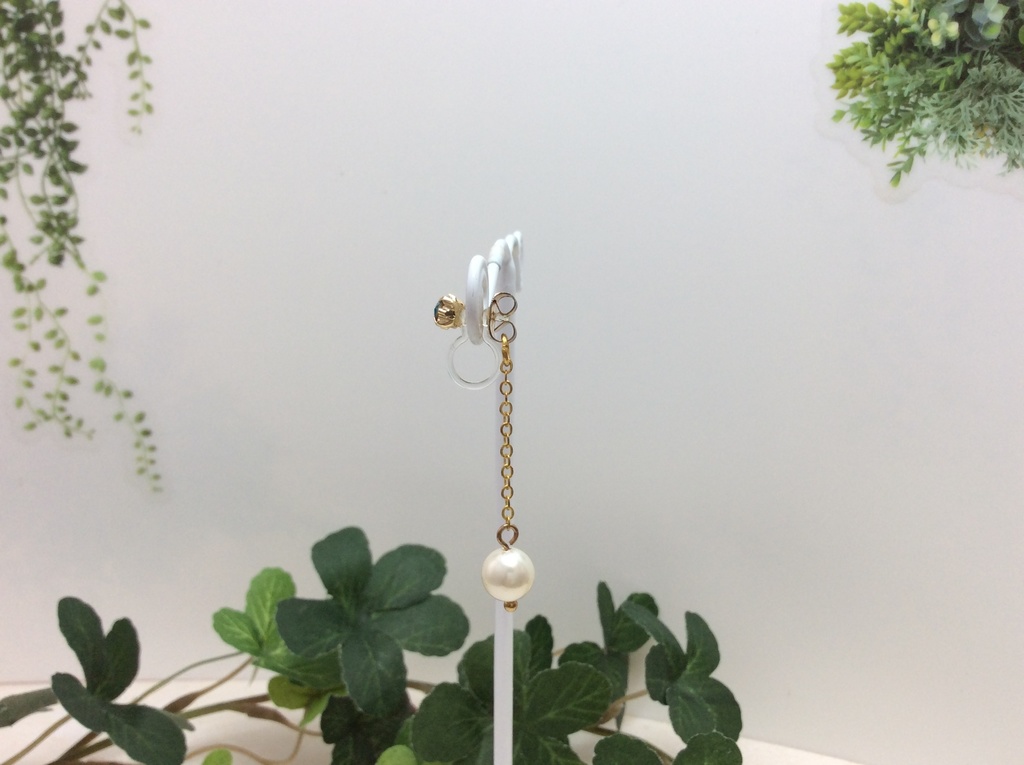 スワロフスキーのフェイクピアス【A】