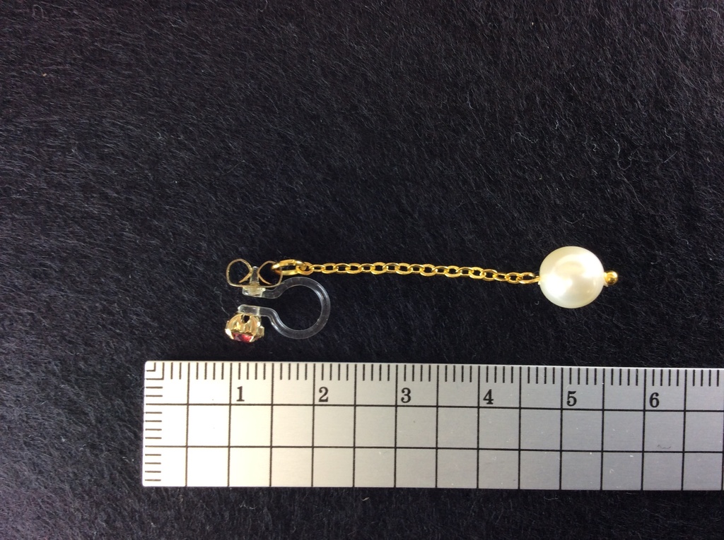 スワロフスキーのフェイクピアス【A】