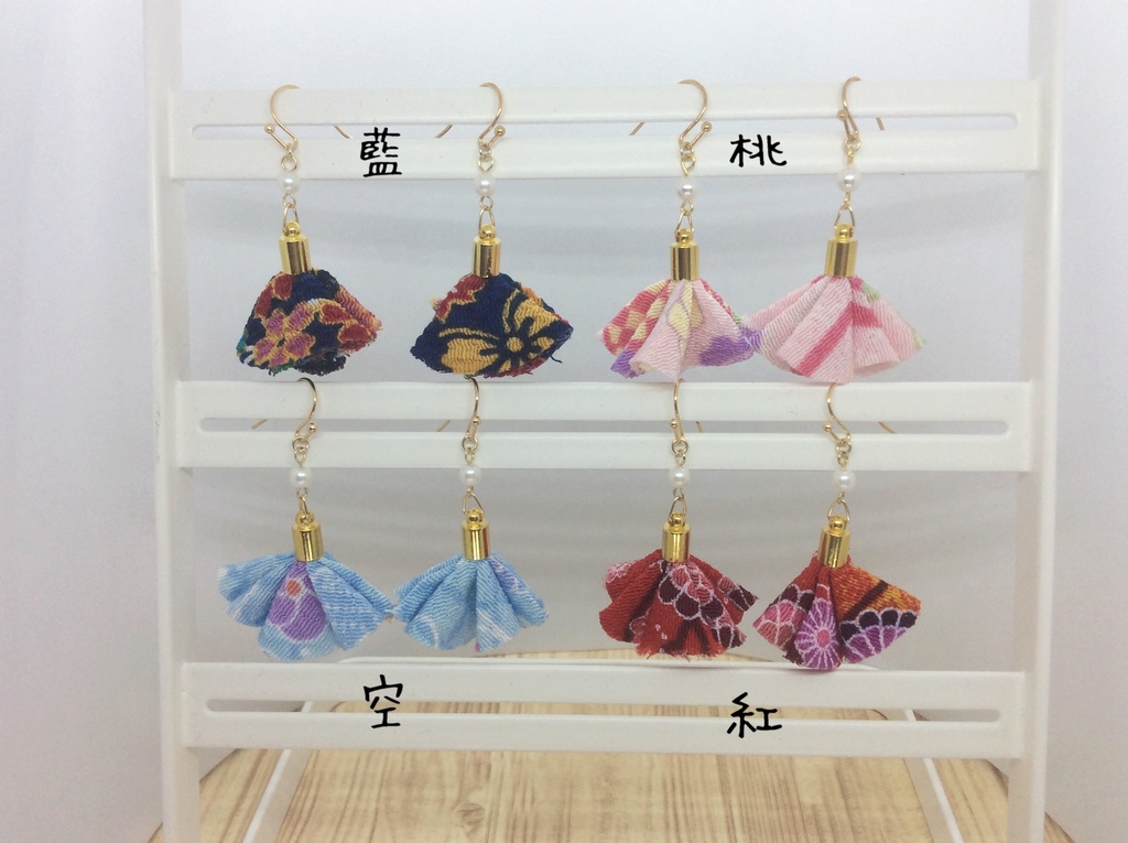 【紅】ちりめんタッセルのピアス*イヤリング