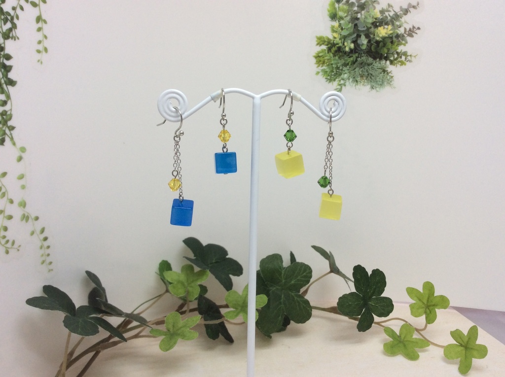 【ブルーハワイ】クールキューブのピアス*イヤリング