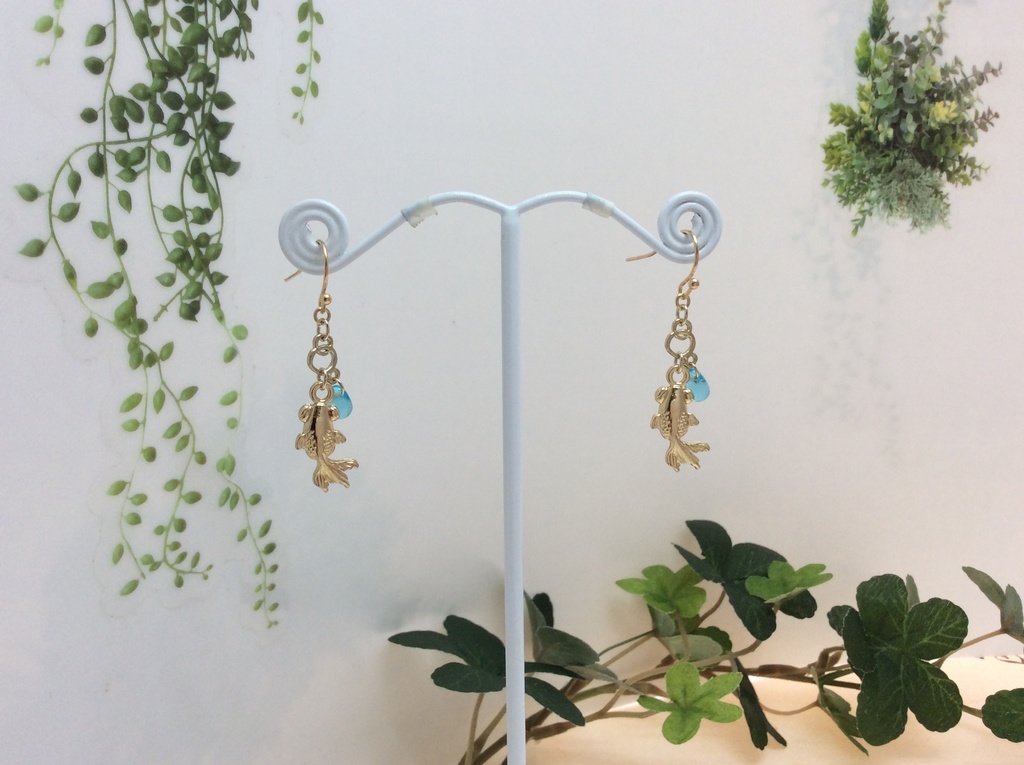 【ゴールド】しずくと金魚のピアス*イヤリング