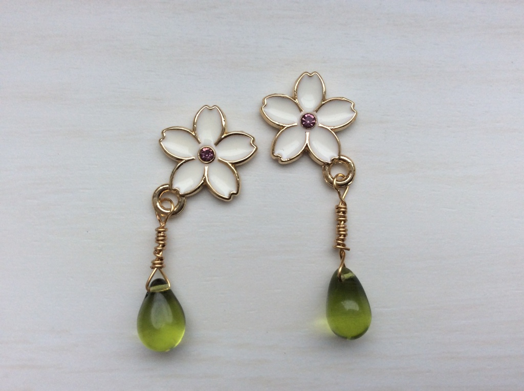 春の桜チャームイヤリング