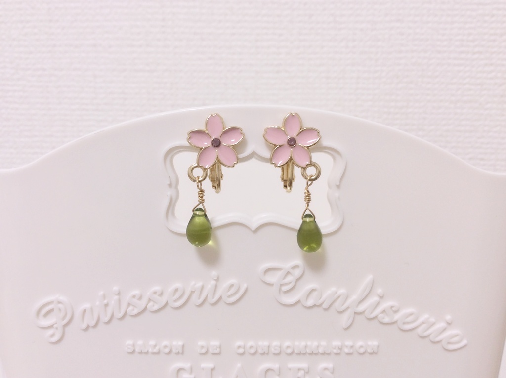 春の桜チャームイヤリング