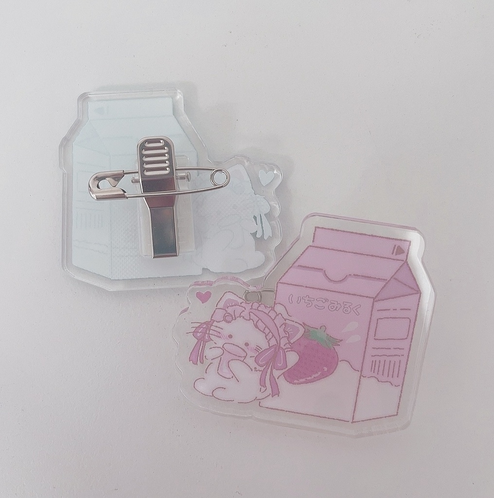 おめかしにゃんこといちごミルク アクリルバッジ