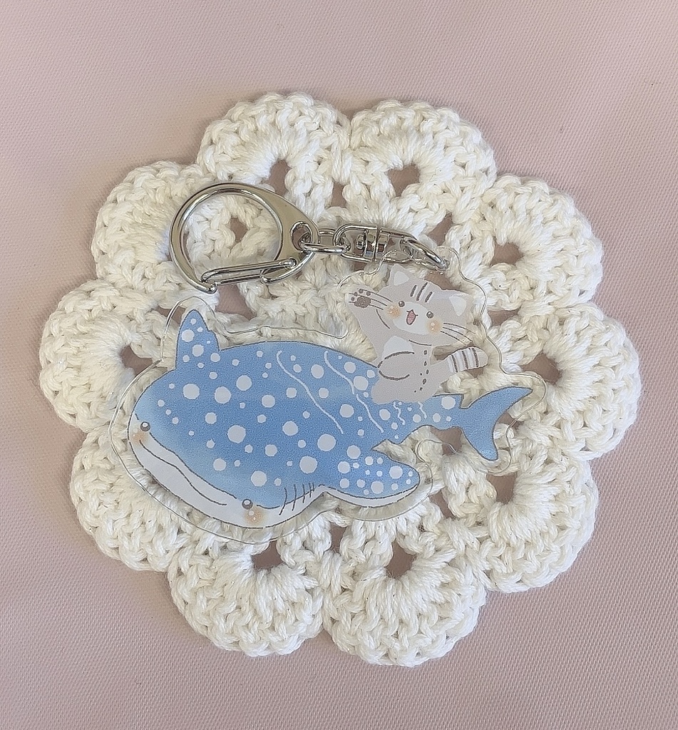 イリオモテヤマネコとジンベエザメのアクキー