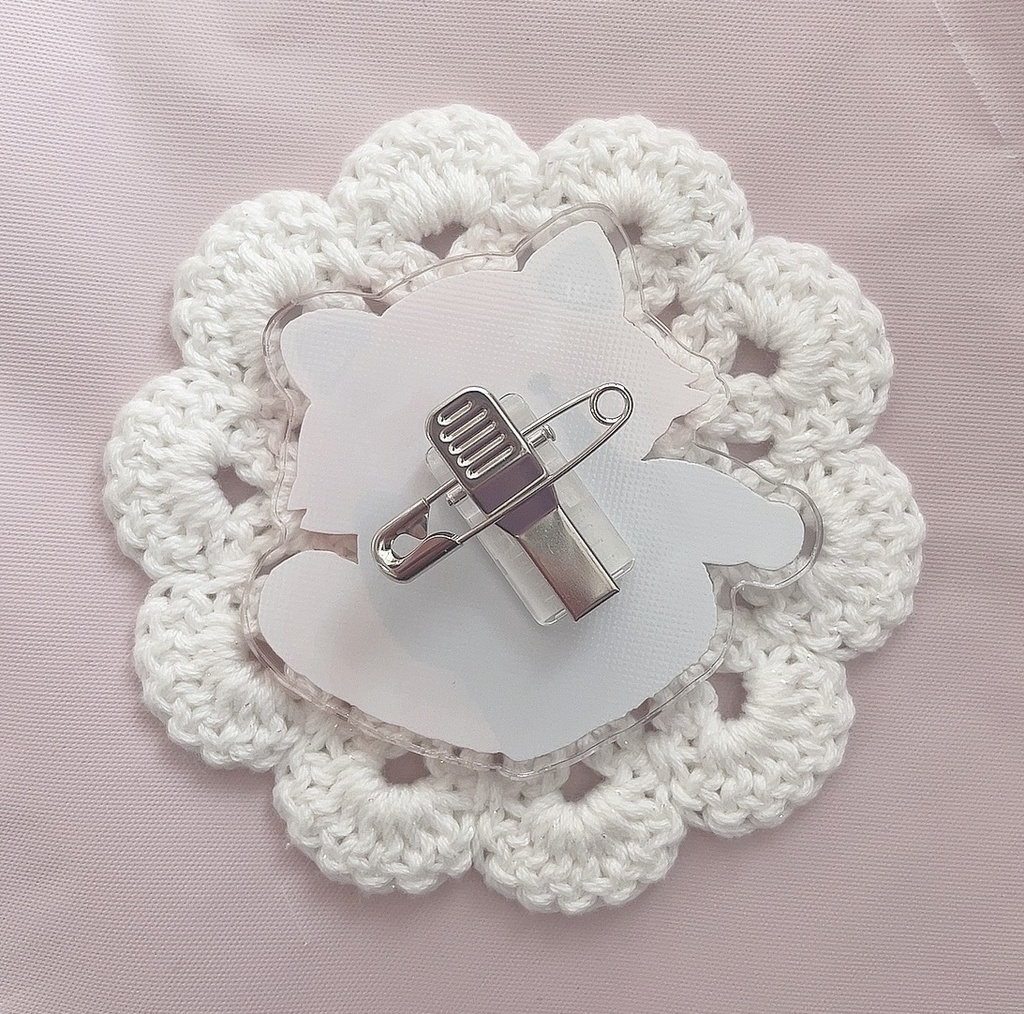 レッサーちゃんといちごドーナツ アクリルバッジ