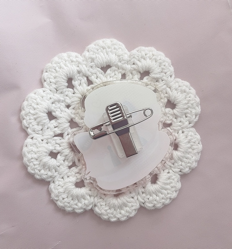 レッサーちゃんのマカロン アクリルバッジ