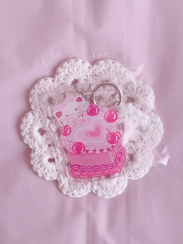 ハートのケーキと猫のアクキー