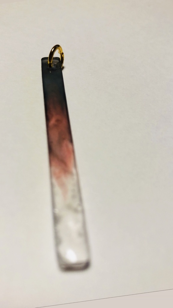 黒と赤のながいやつ