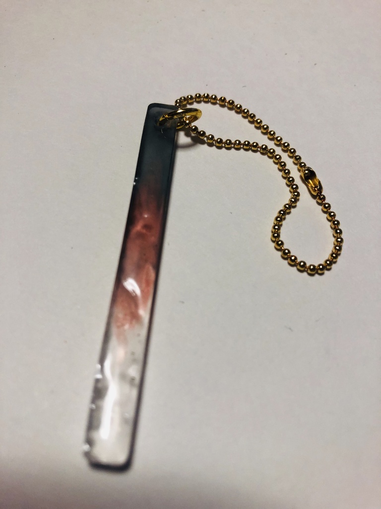 黒と赤のながいやつ