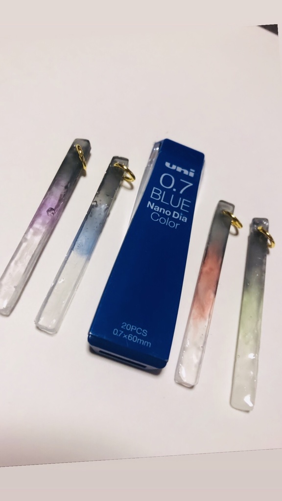 黒と赤のながいやつ