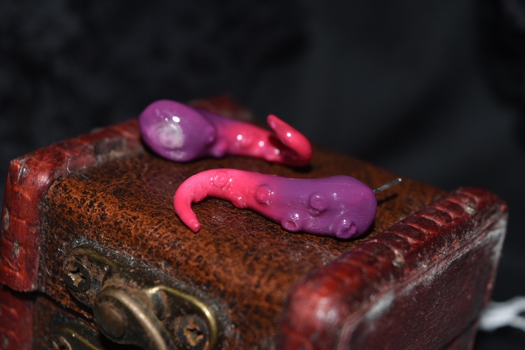 ハスター様の触手ピアス (左耳用)