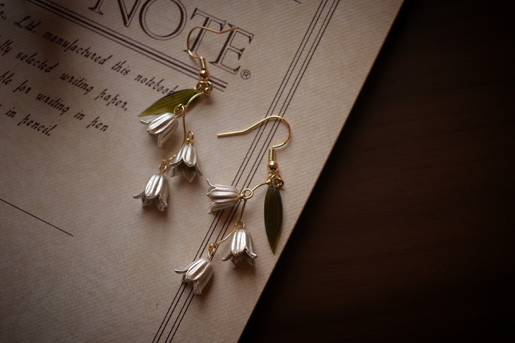 秋晴浪漫の髪飾り・鈴蘭の耳飾りセット