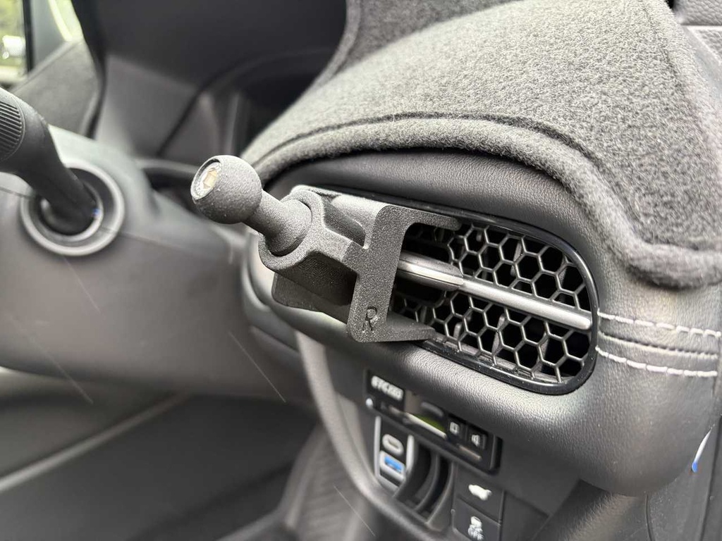 ZR-V スマホホルダー用マウント