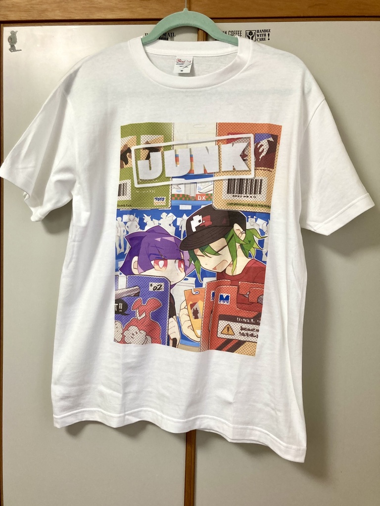大好きなおもちゃに囲まれTシャツ