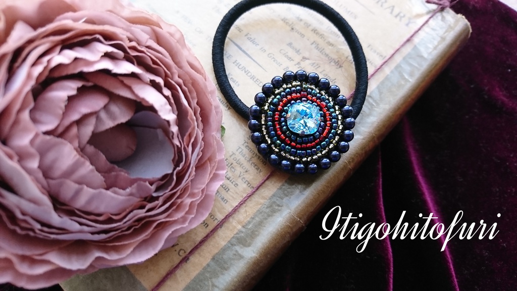 ミニビーズ刺繍のヘアゴム
