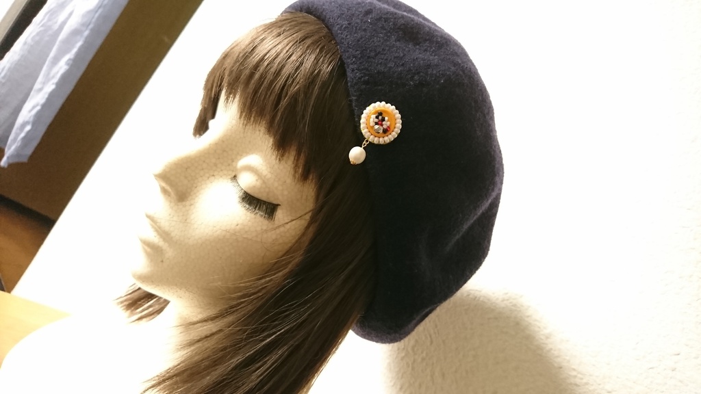 ボタンのピンブローチ