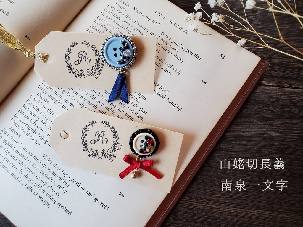 ボタンのピンブローチ