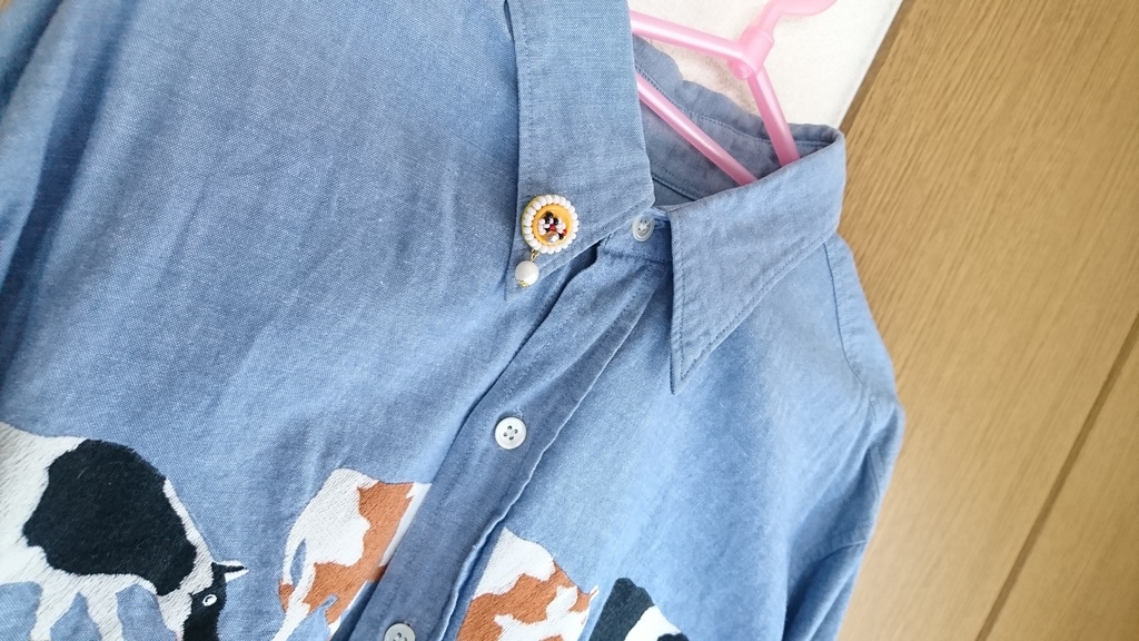 ボタンのピンブローチ