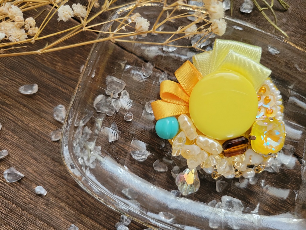 宝石箱ブローチ