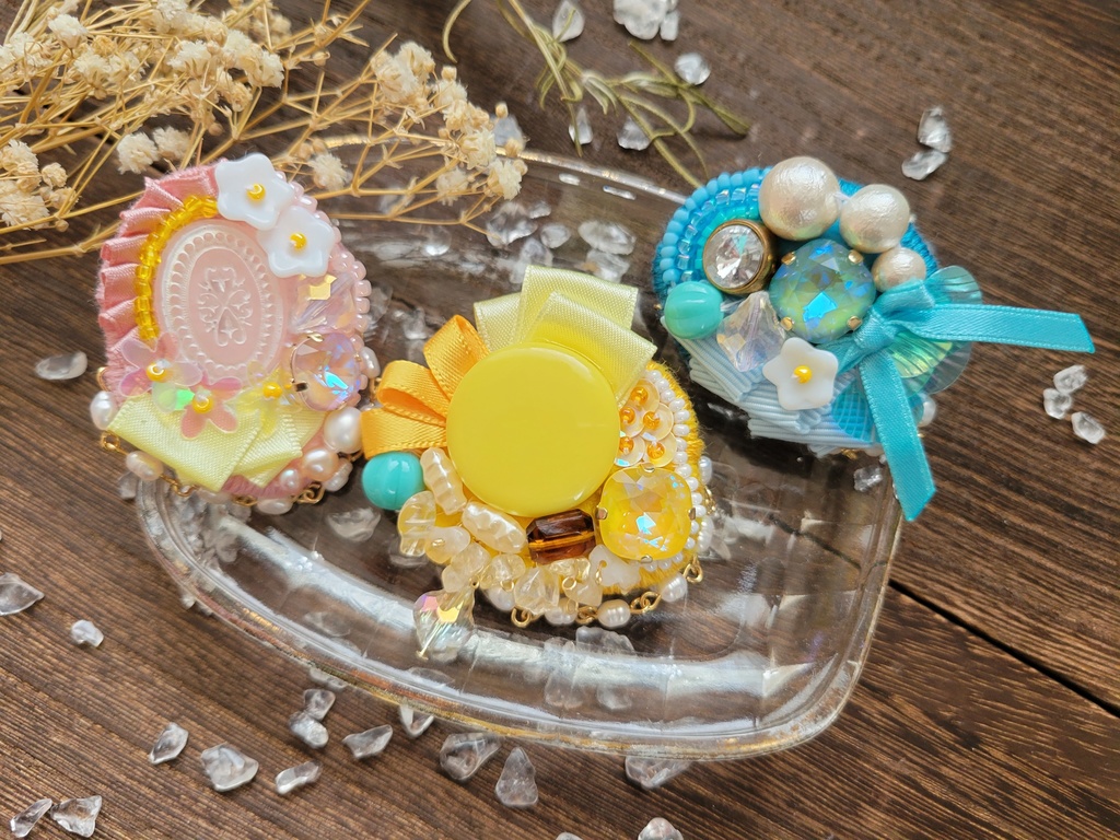 宝石箱ブローチ