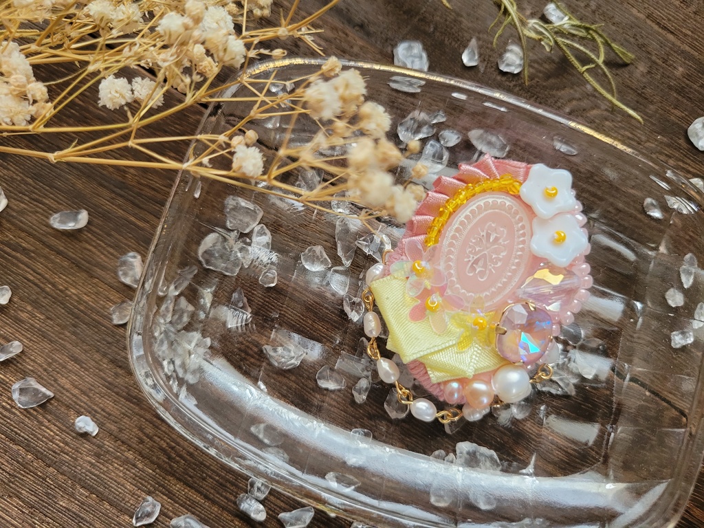 宝石箱ブローチ