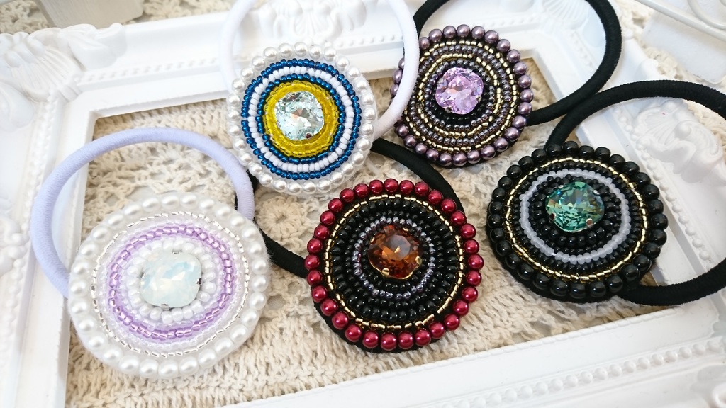 ビーズの刺繍ヘアゴム
