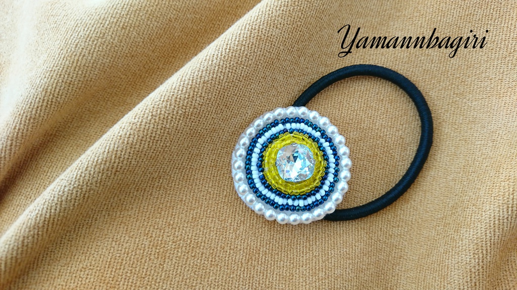 ビーズの刺繍ヘアゴム
