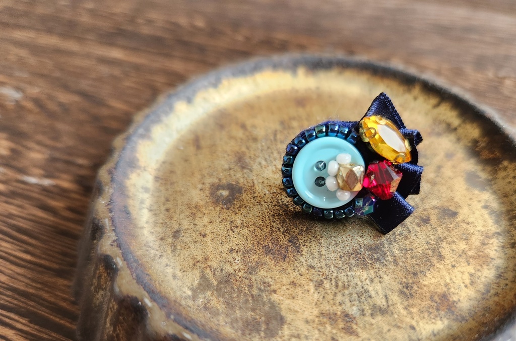 ミニボタンブローチ