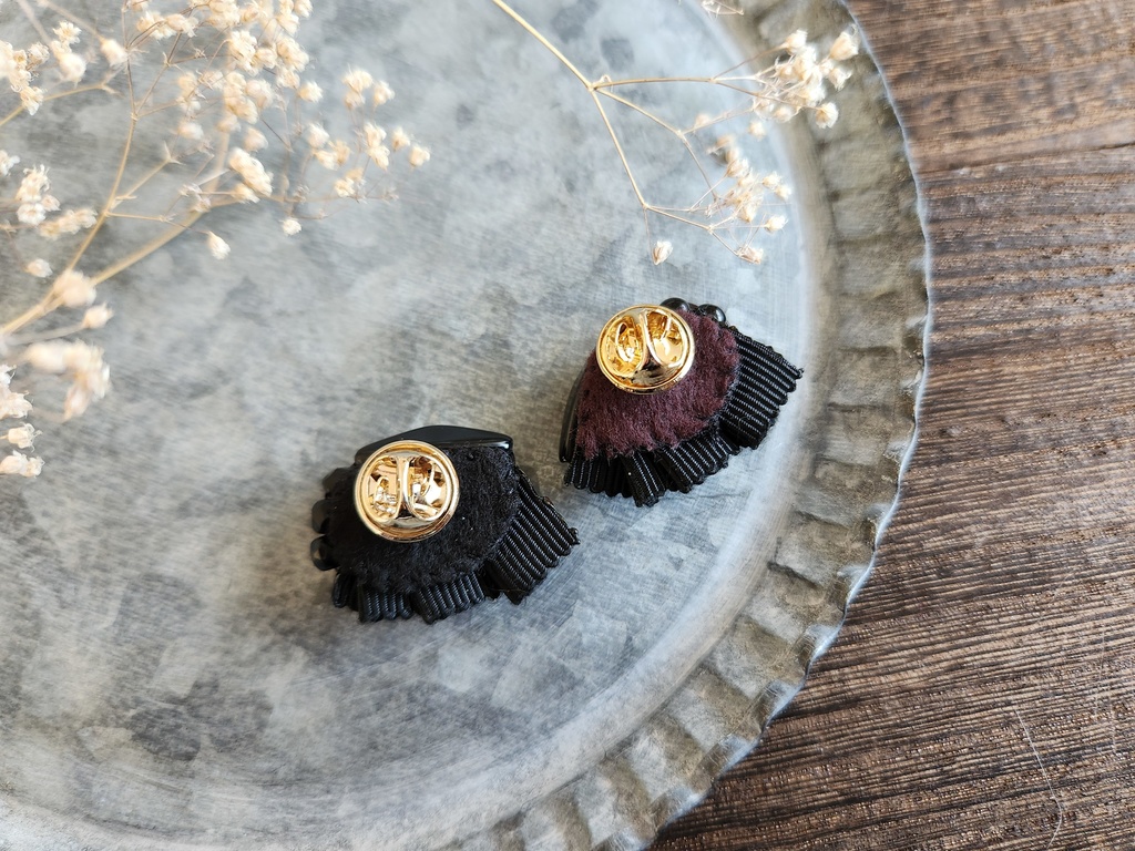 ボタンが主役のブローチ