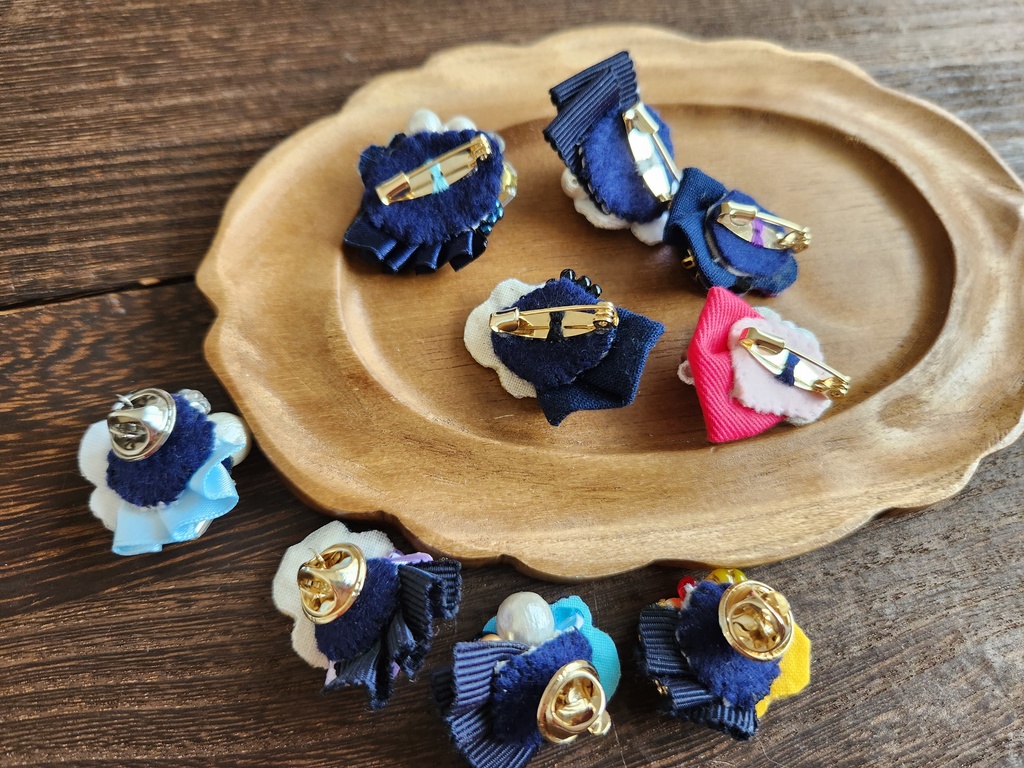 ビオラの小ぶりブローチ2