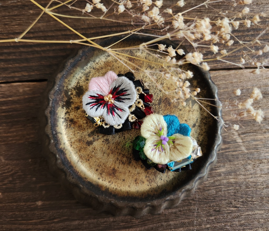 ビオラのブローチ3