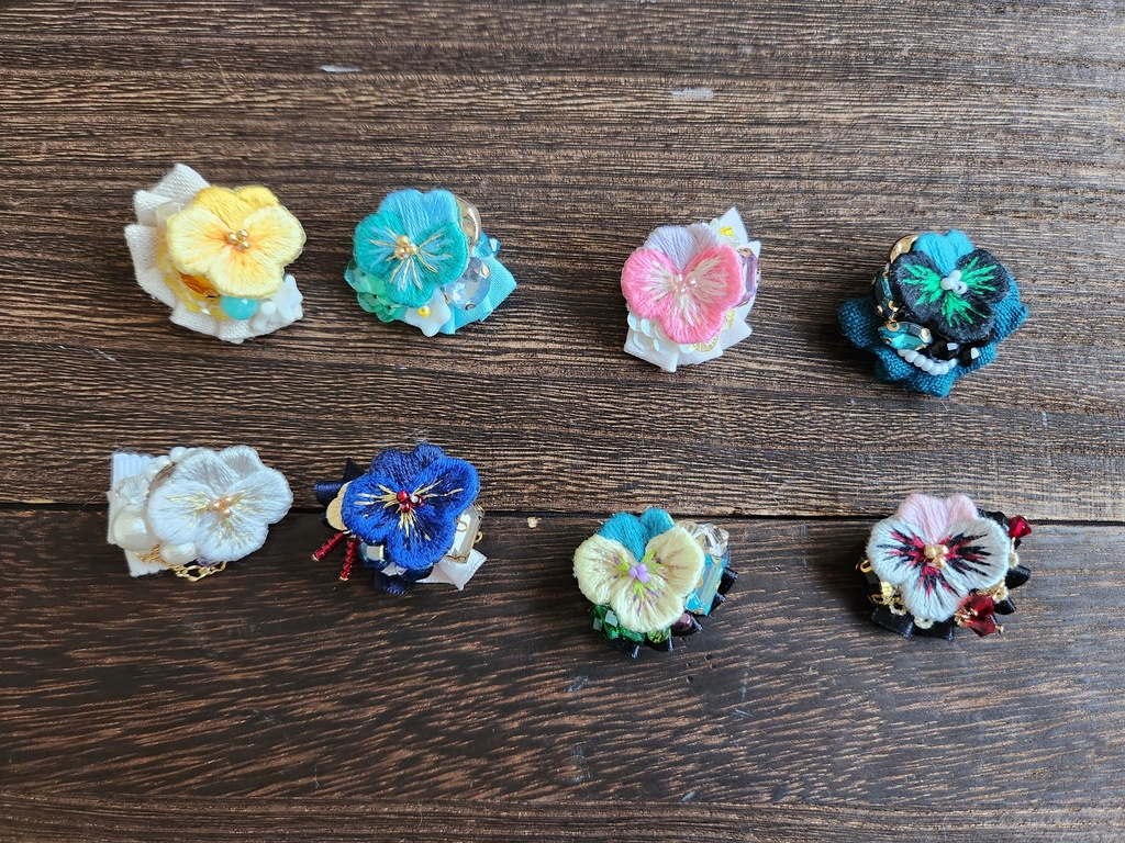 ビオラのブローチ3