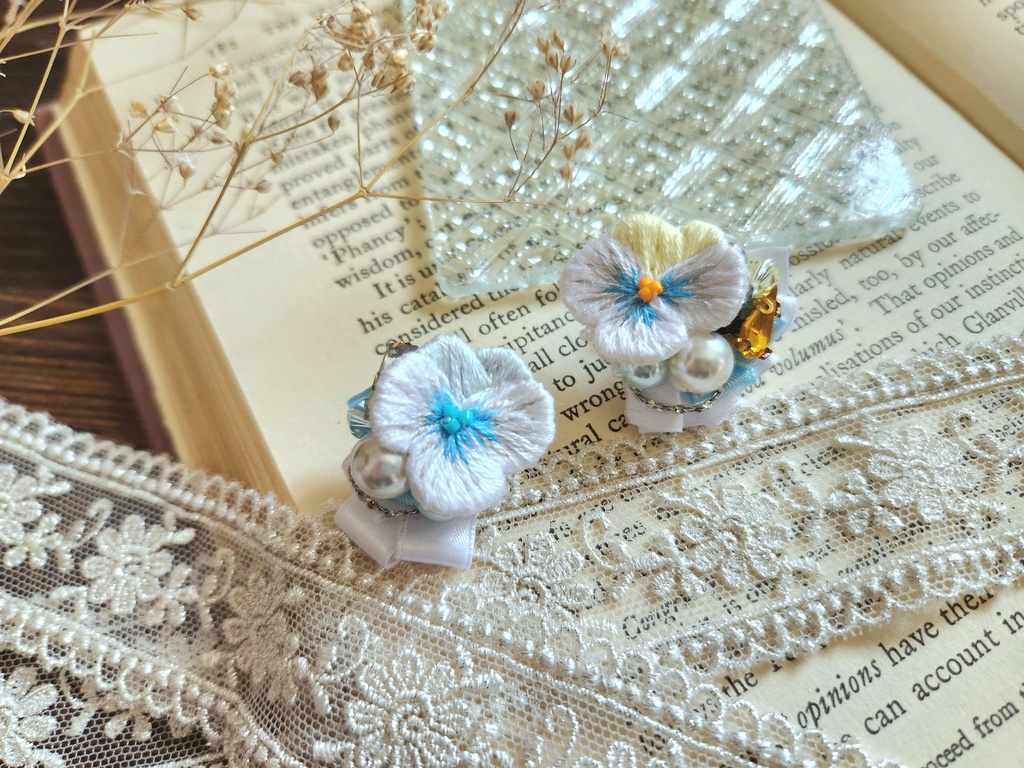 ビオラのブローチ3