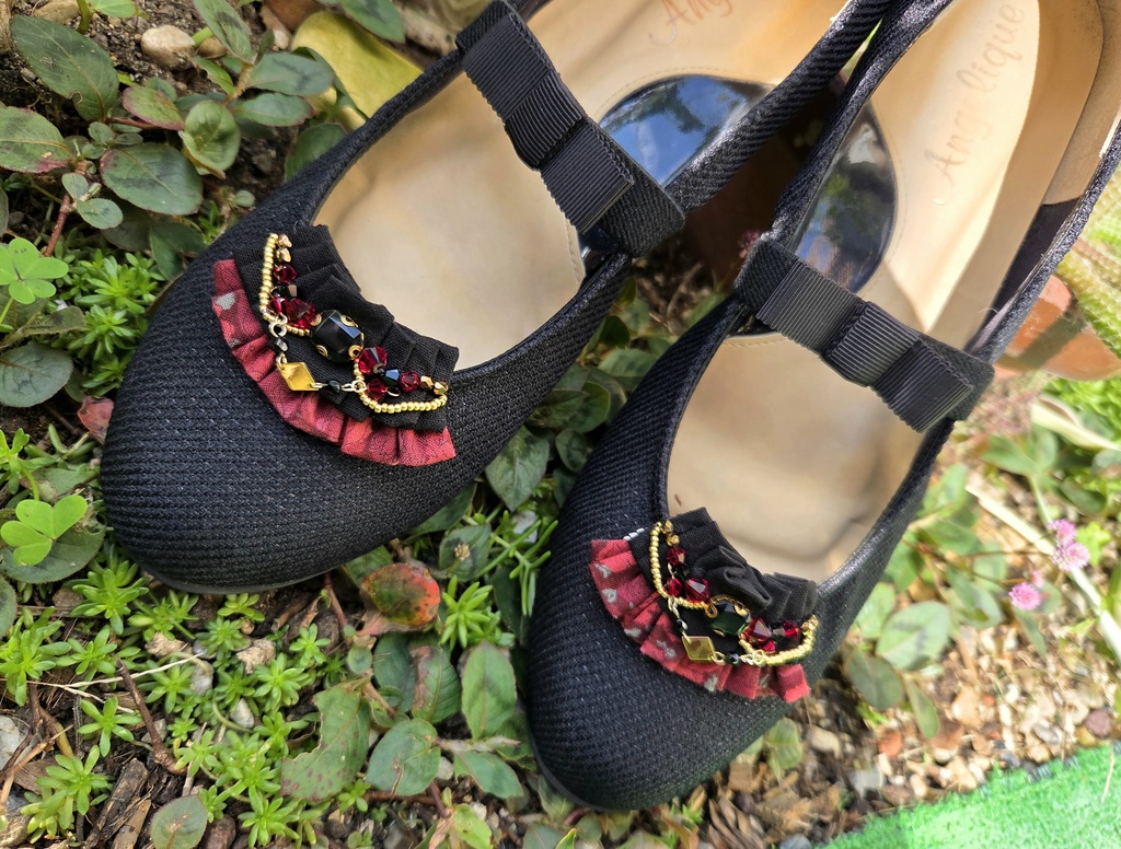 フリルのシューズクリップ