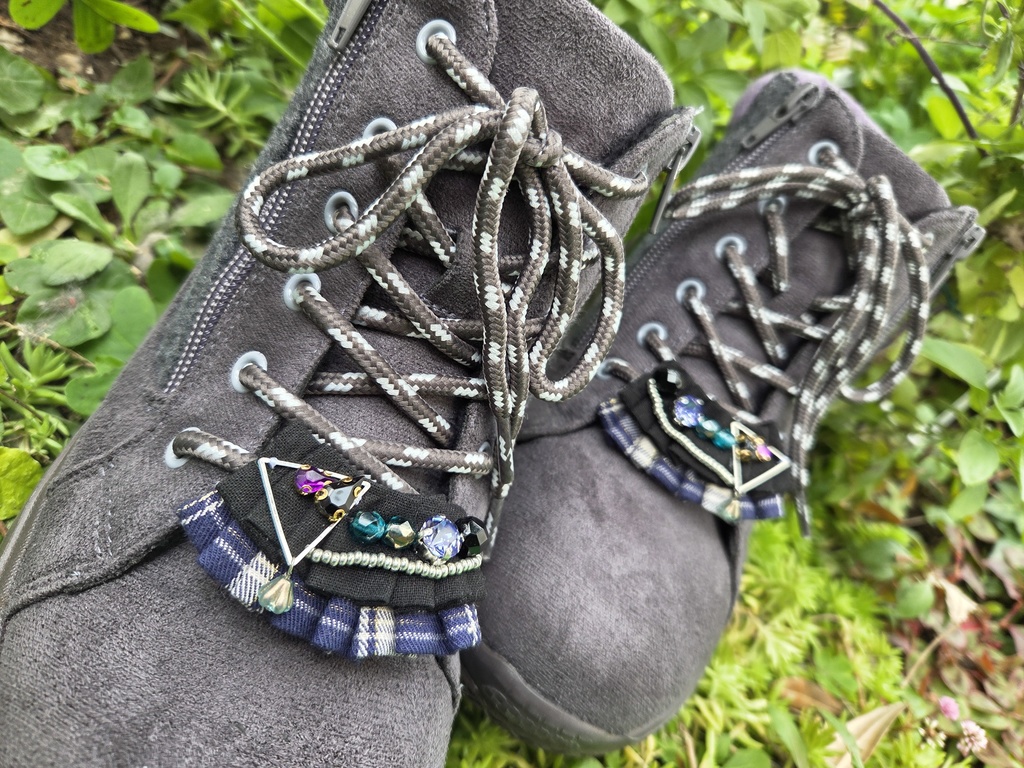 フリルのシューズクリップ