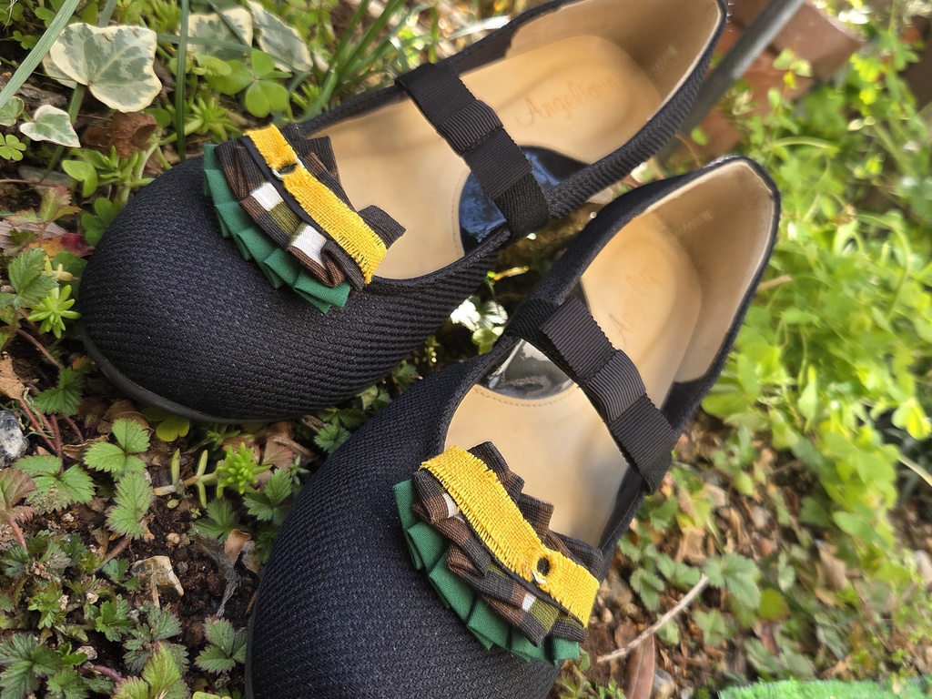 フリルのシューズクリップ